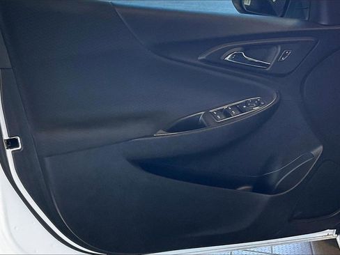 Used 2024 Chevrolet Malibu LT image 2