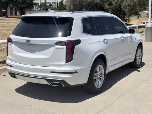 Used 2025 Cadillac XT6 Luxury FWD image 4