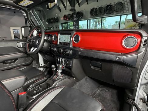 Used 2023 Jeep Gladiator Rubicon w/ Cold Weather Group AWD/4WD image 21