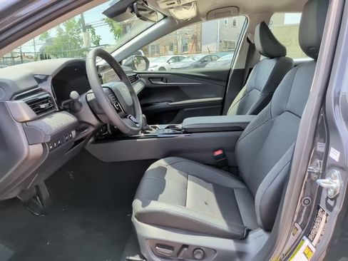 Used 2026 Toyota Camry XLE AWD/4WD image 15