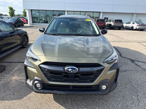 Used 2025 Subaru Outback Premium w/ Popular Package #1A AWD/4WD image 10