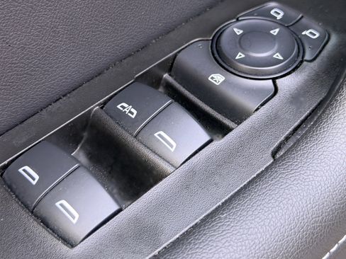 Used 2023 Chevrolet Blazer LT w/ Convenience Package FWD image 6