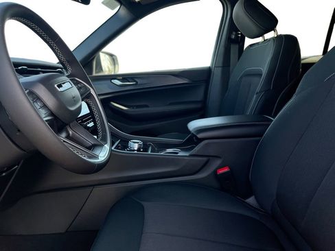 New 2025 Jeep Grand Cherokee Laredo image 19