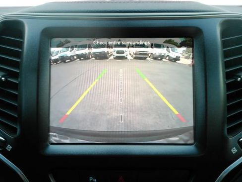 Used 2020 Jeep Cherokee Trailhawk AWD/4WD image 8
