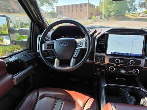 Used 2022 Ford F250 Platinum image 11