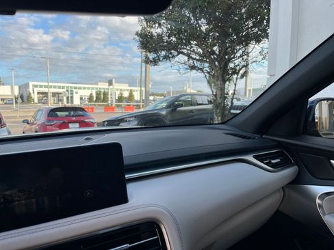 Used 2025 Genesis G70 2.5T image 35