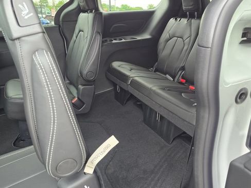 New 2027 Chrysler Pacifica LX FWD image 33