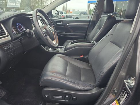 Used 2018 Toyota Highlander Limited Platinum image 15