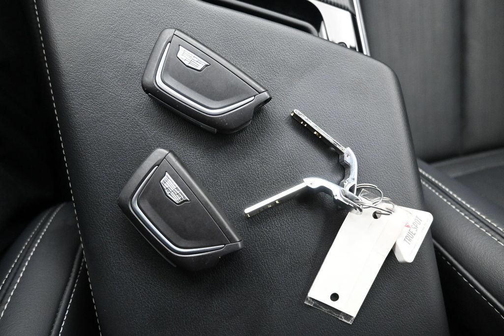 Used 2024 Cadillac Lyriq Luxury RWD image 13