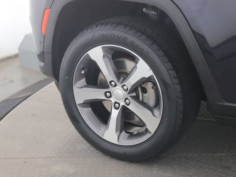 Used 2023 Jeep Grand Cherokee L Limited w/ Luxury Tech Group II image 13