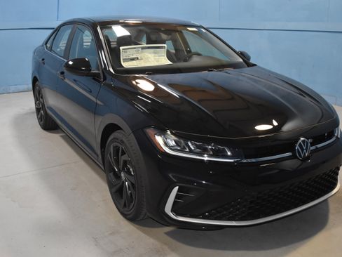 New 2026 Volkswagen Jetta SE image 1