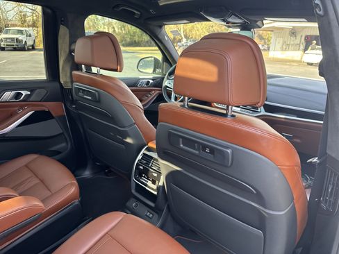 Used 2022 BMW ALPINA XB7 image 35