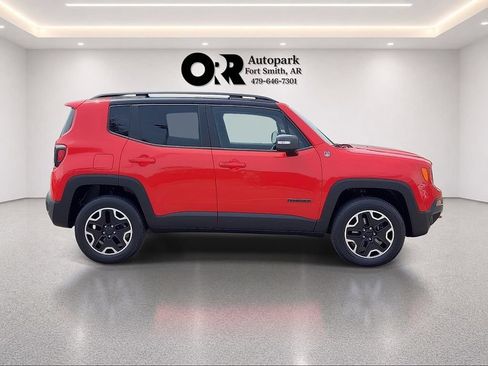 Used 2016 Jeep Renegade Trailhawk w/ Premium Trailhawk Package AWD/4WD image 6