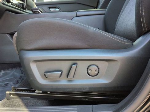 Used 2025 Nissan Rogue SV FWD image 23