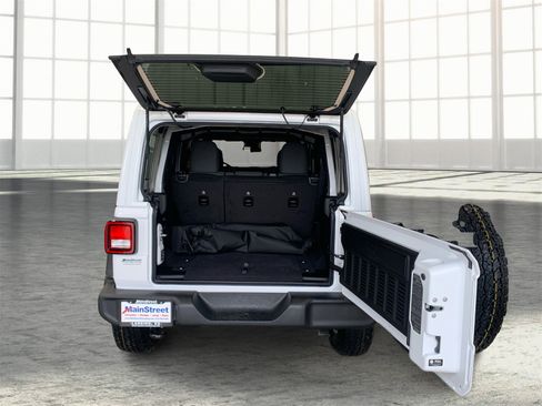 Used 2025 Jeep Wrangler Sport S image 11