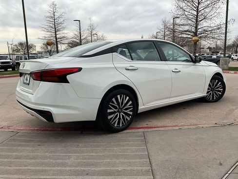 Used 2025 Nissan Altima 2.5 SV image 6