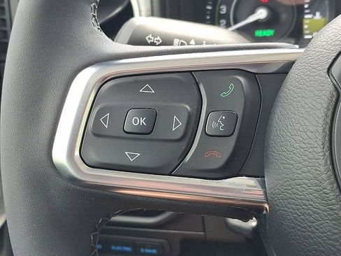 Used 2025 Jeep Wrangler Unlimited Sahara AWD/4WD image 17