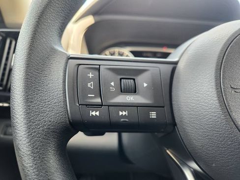 Used 2025 Nissan Pathfinder S AWD/4WD image 28