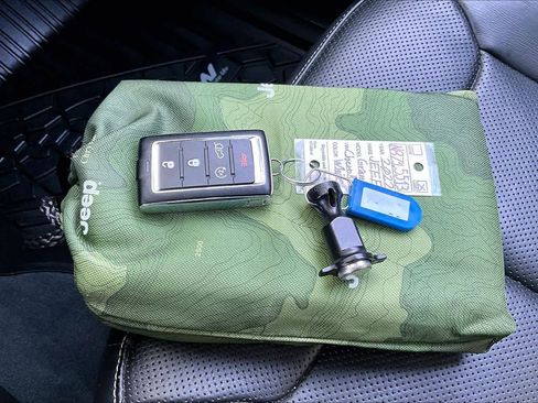 Used 2022 Jeep Grand Cherokee Overland image 15