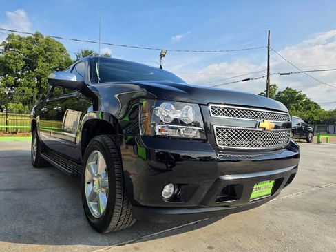 Used 2012 Chevrolet Avalanche LTZ RWD image 4