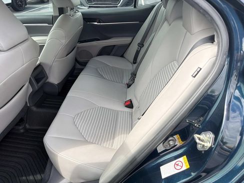 Used 2018 Toyota Camry SE w/ Convenience Package FWD image 16