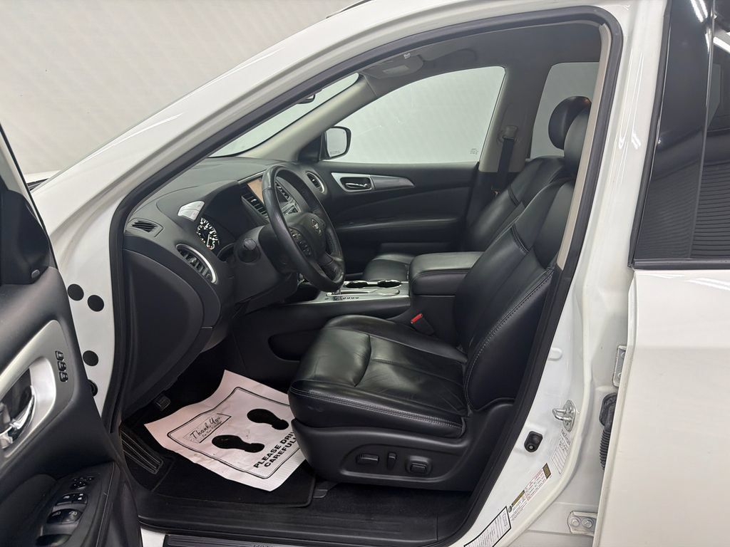 Used 2020 Nissan Pathfinder SL FWD image 9