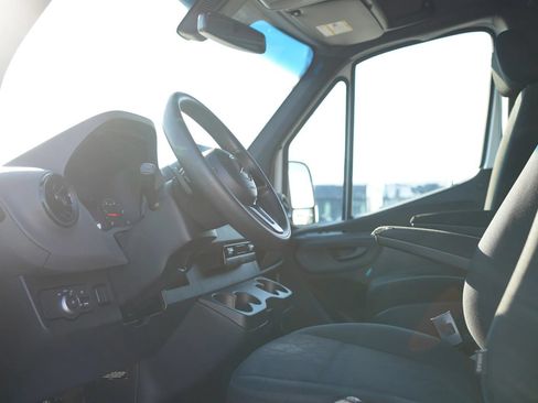 Used 2022 Mercedes-Benz Sprinter 2500 image 15
