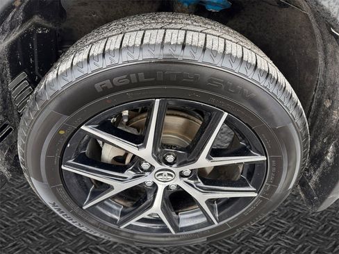 Used 2018 Toyota RAV4 SE w/ Advanced Technology Package image 11