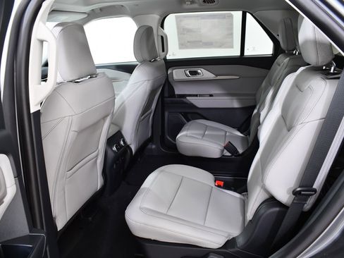New 2025 Ford Explorer Active w/ Active Comfort Package image 16