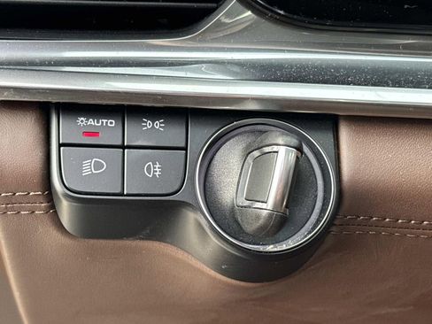 Used 2023 Porsche Panamera image 23