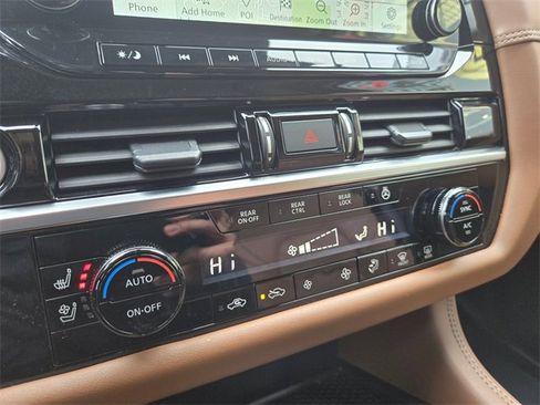 Used 2024 Nissan Pathfinder Platinum image 26