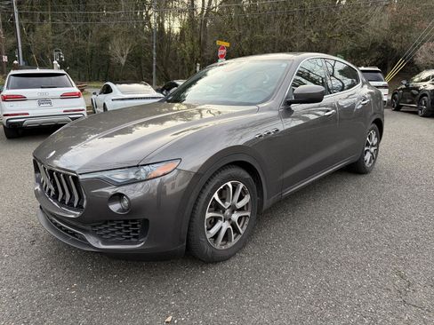 Used 2017 Maserati Levante image 4