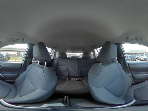 Used 2025 Toyota Corolla Cross LE FWD image 36