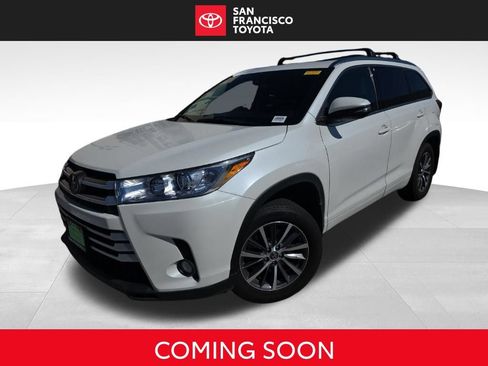 Certified 2018 Toyota Highlander XLE AWD/4WD image 1