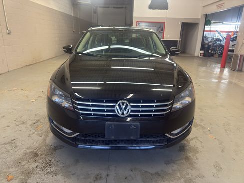 Used 2013 Volkswagen Passat TDI SEL Premium image 2