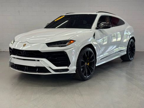 Used 2021 Lamborghini Urus image 2