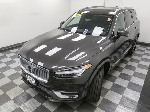 Used 2024 Volvo XC90 B5 Core w/ Climate Package image 11