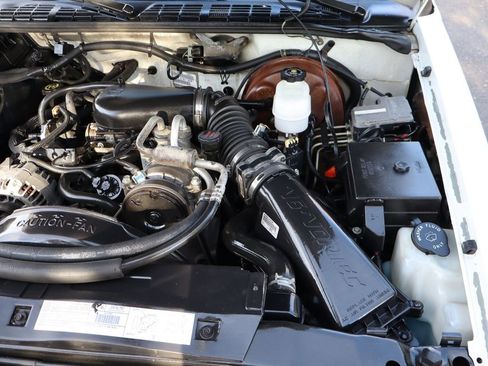 Used 2000 GMC Sonoma SL w/ Cold-Climate Pkg image 29