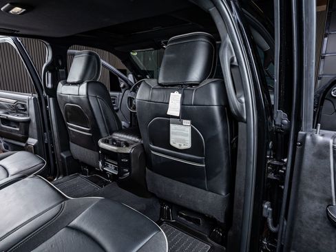 Used 2025 RAM 3500 Limited image 32