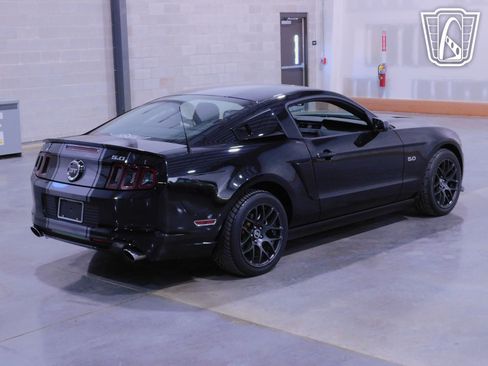 Used 2014 Ford Mustang GT w/ Equipment Group 301A image 33
