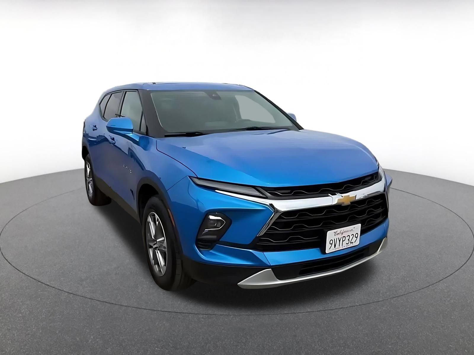 Used 2026 Chevrolet Blazer LT FWD image 3