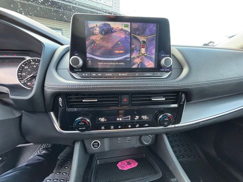 Used 2021 Nissan Rogue SV image 16