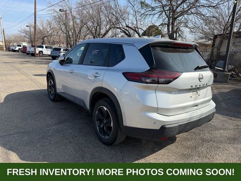 Used 2025 Nissan Rogue SV image 4