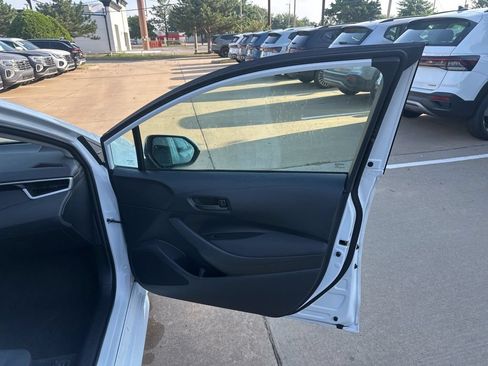 Used 2025 Toyota Corolla LE FWD image 17