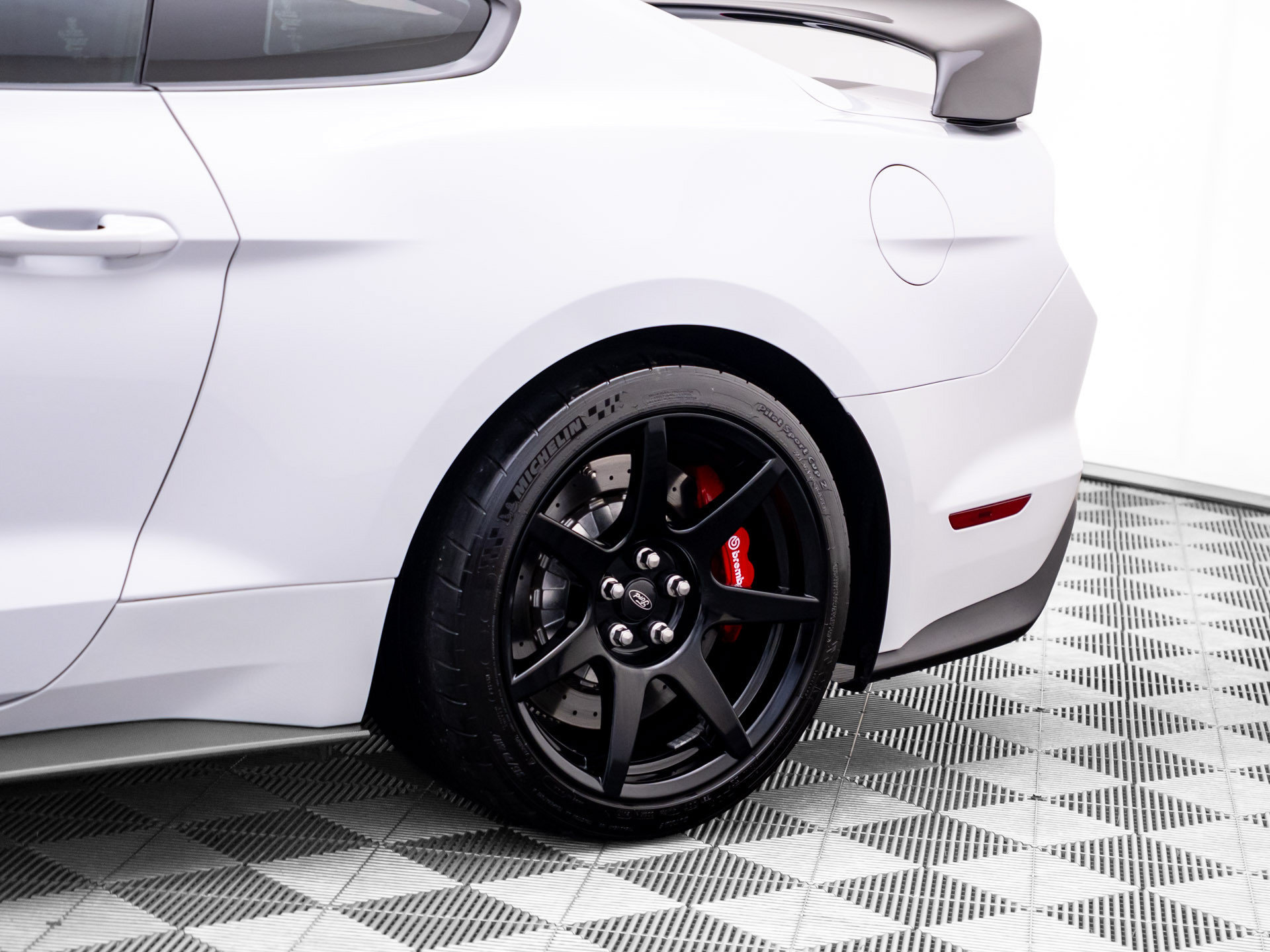 Used 2018 Ford Mustang Shelby GT350R w/ GT350R Equipment Group 920A RWD image 35