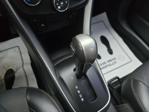 Used 2020 Chevrolet Trax LT w/ LT Convenience Package image 18