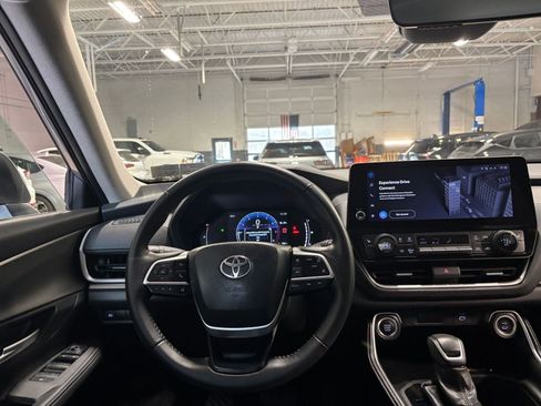 Used 2025 Toyota Grand Highlander XLE image 36