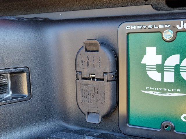Used 2025 Nissan Frontier SV w/ SV Convenience Package RWD image 8
