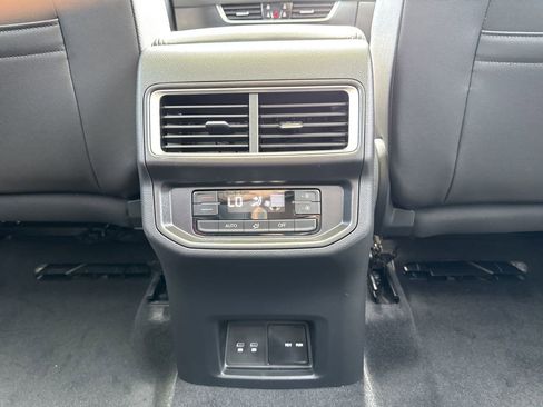 New 2026 Volkswagen Atlas SE image 25