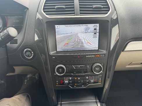 Used 2018 Ford Explorer XLT w/ Equipment Group 202A image 19